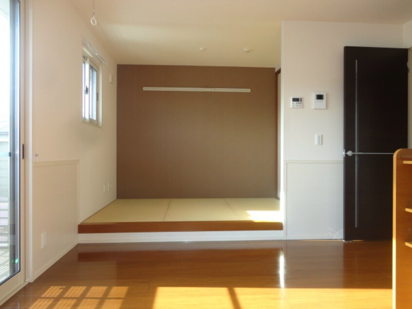 リビングとなりに３帖の畳コーナー グランコートII