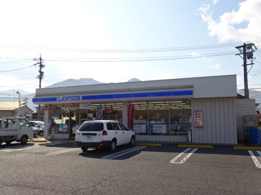 ﾛｰｿﾝ 戸倉内川店(コンビニ)まで436m クラールＡ