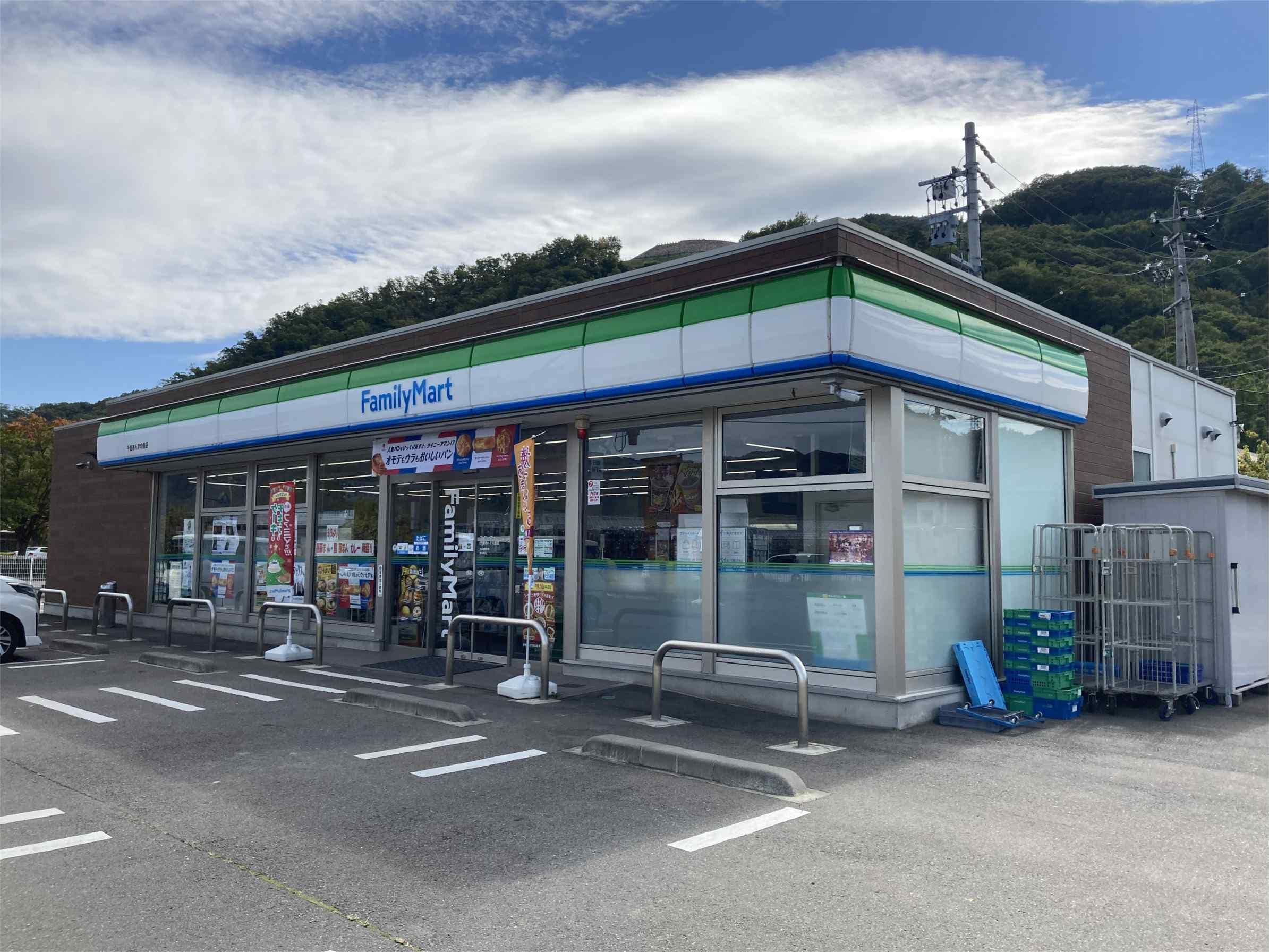 ﾌｧﾐﾘｰﾏｰﾄ 千曲あんずの里店(コンビニ)まで621m コーポ青垣 Ａ