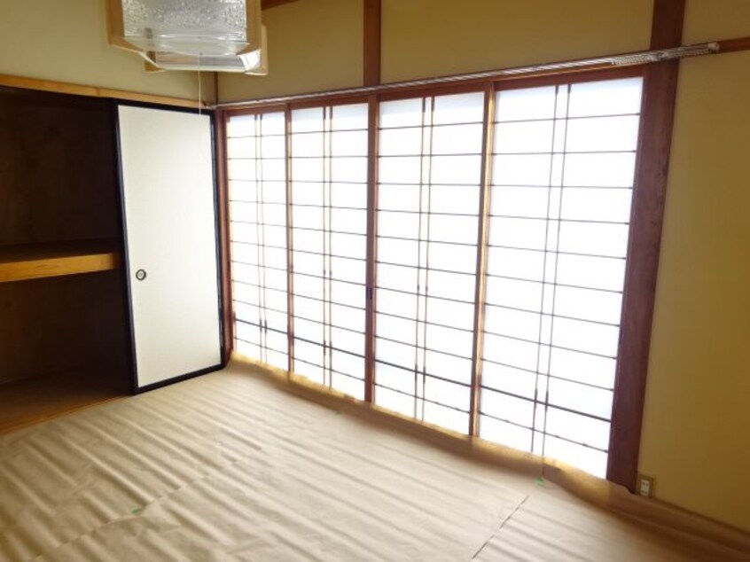 写真は101号室です（参考） かすがハイツ