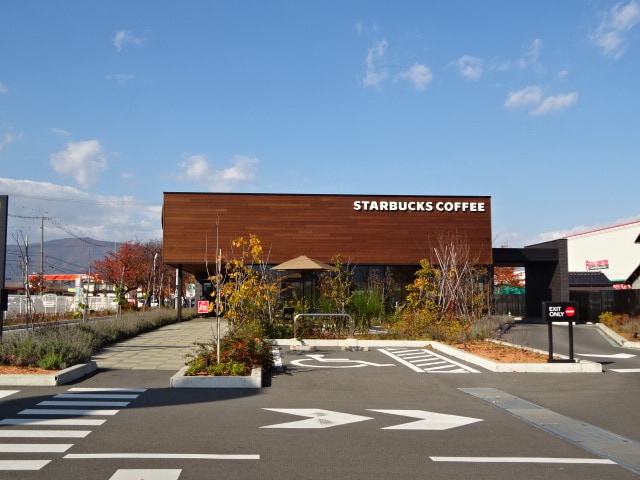 ｽﾀｰﾊﾞｯｸｽｺｰﾋｰ 千曲店(その他飲食（ファミレスなど）)まで969m ハイムシェーネスＢ