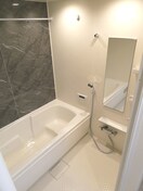 写真は102号室です。（参考） ラ・オハナ・エコル