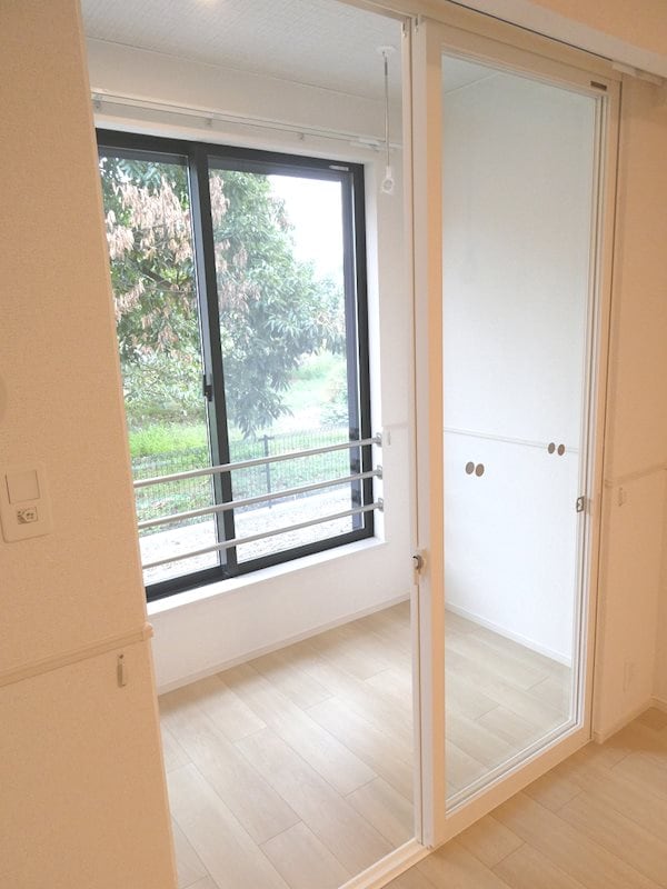 写真は102号室です。（参考） ラ・オハナ・エコル