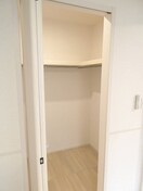 写真は102号室です。（参考） ラ・オハナ・エコル