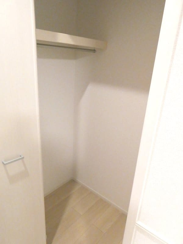 写真は202号室です。（参考） ラ・オハナ・エコル