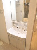 写真は102号室です。（参考） ラ・オハナ・エコル