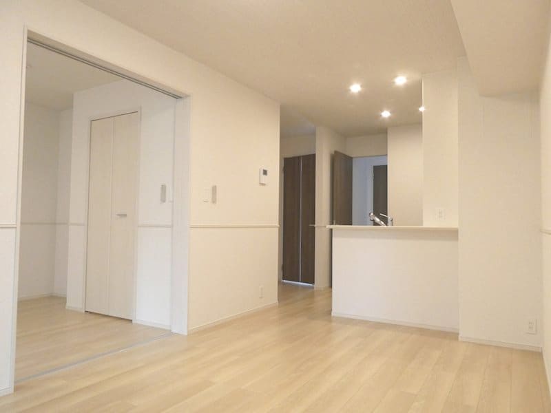 写真は102号室です。（参考） ラ・オハナ・エコル