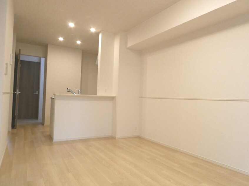 写真は102号室です。（参考） ラ・オハナ・エコル