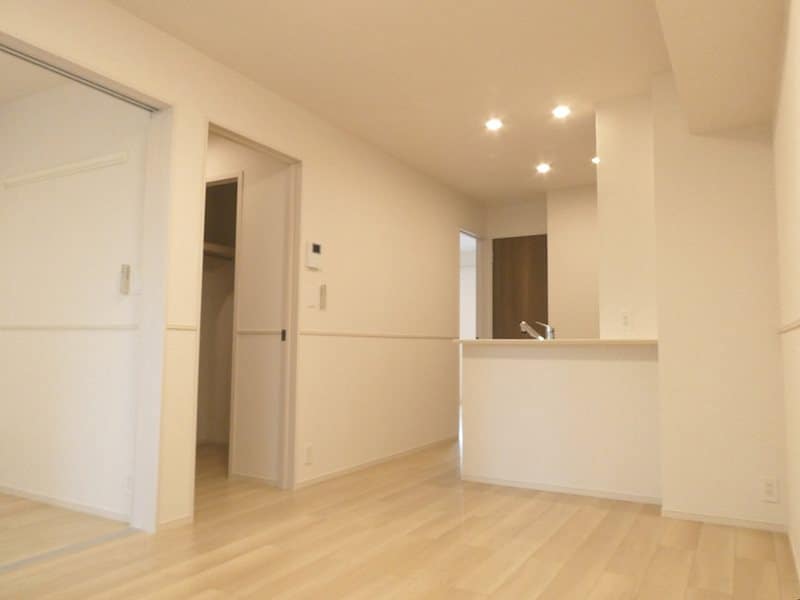 写真は202号室です。（参考） ラ・オハナ・エコル