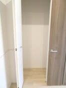 写真は102号室です。（参考） ラ・オハナ・エコル