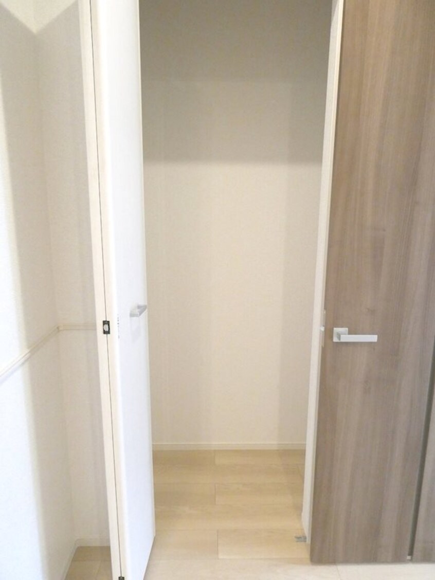 写真は102号室です。（参考） ラ・オハナ・エコル