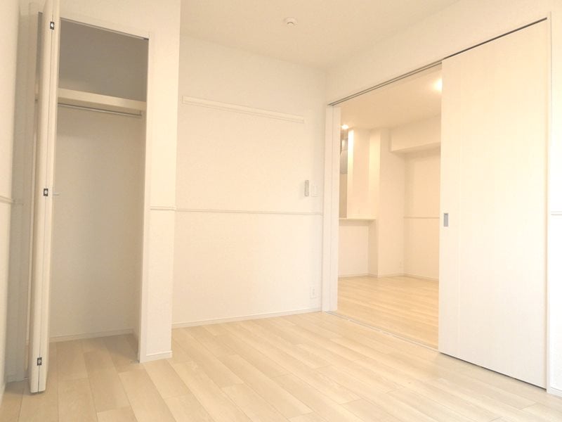 写真は202号室です。（参考） ラ・オハナ・エコル