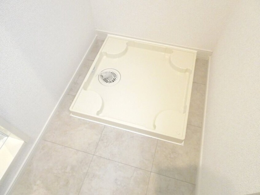 写真は102号室です。（参考） ラ・オハナ・エコル