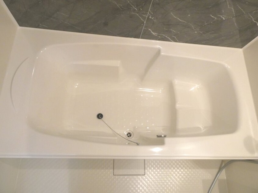 写真は102号室です。（参考） ラ・オハナ・エコル