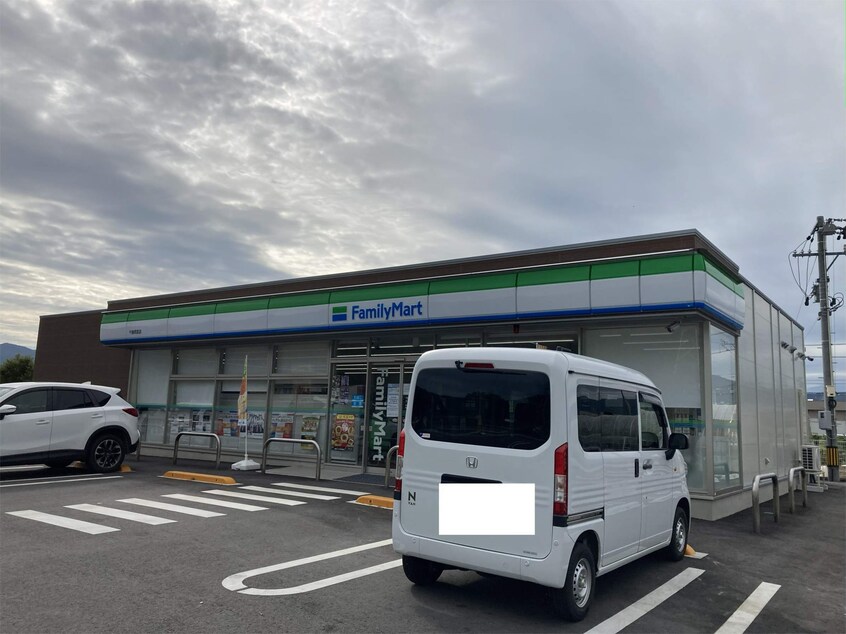 ファミリーマート 千曲雨宮店(コンビニ)まで545m レガーロ