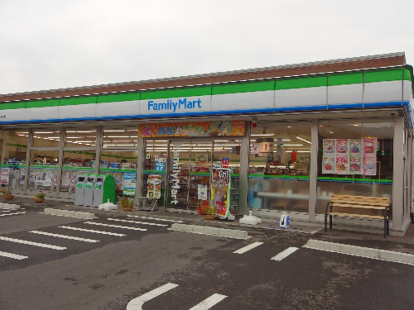 ﾌｧﾐﾘｰﾏｰﾄ 長野松代店(コンビニ)まで630m レザン　フォレストB