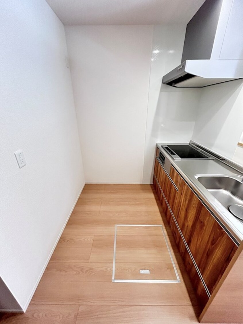 参考：103号室 AvanzarII