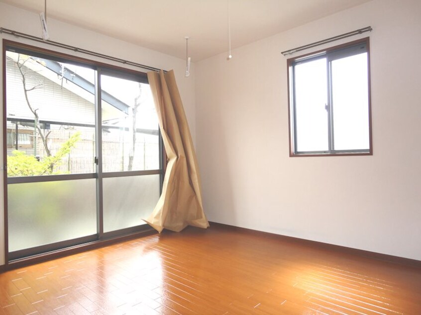  ＳＴＥＰ ＣＯＵＲＴ ＯＮＩＷＡ