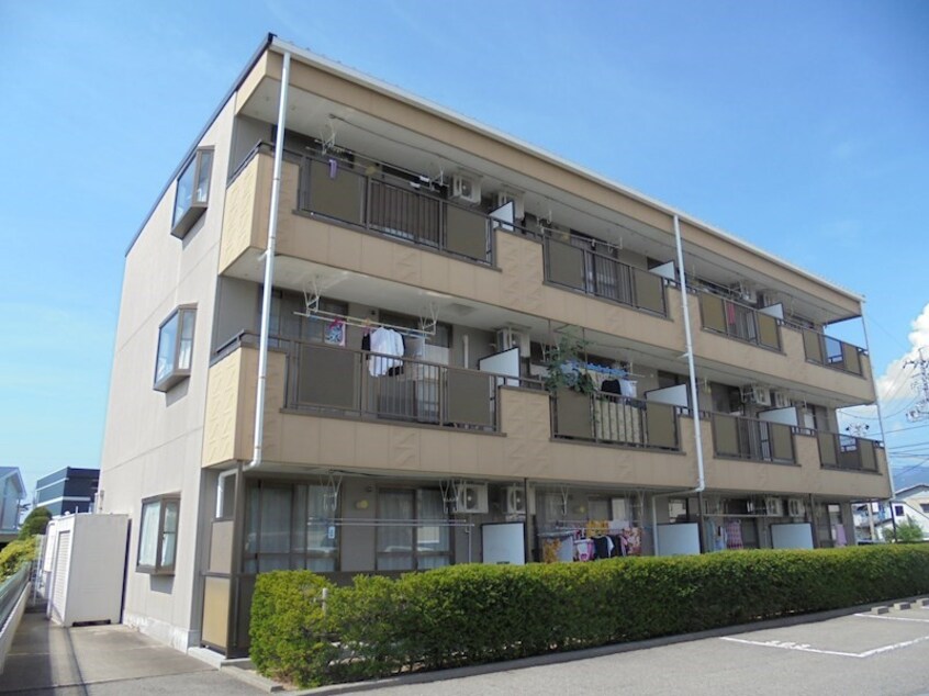  ファミーユ鎌倉