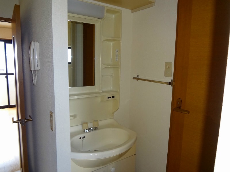  ハイツシャルマン