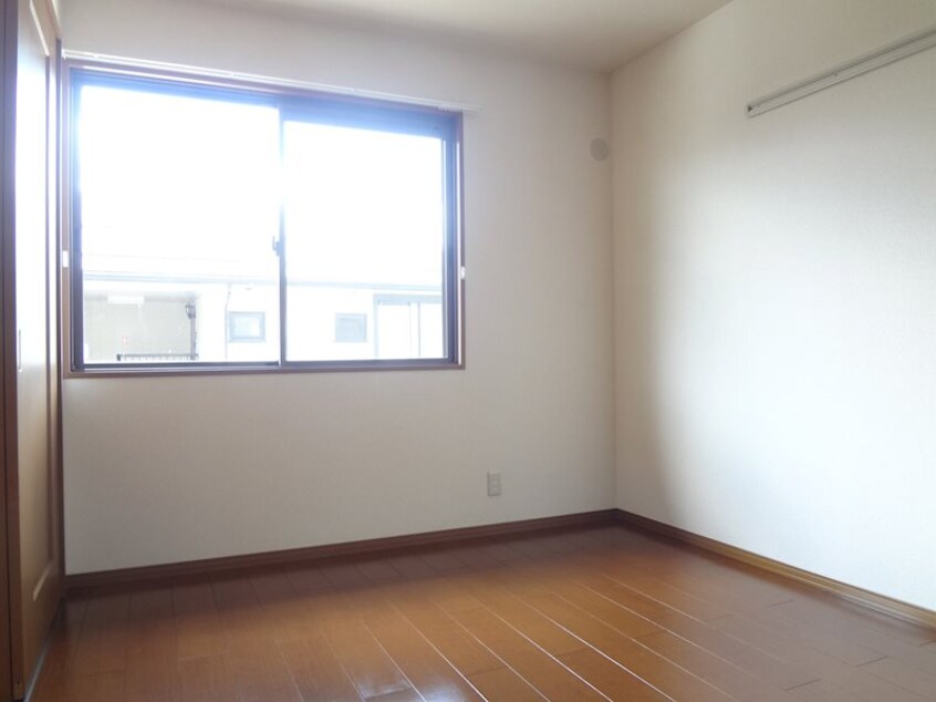  ロイヤルガーデン沢村D