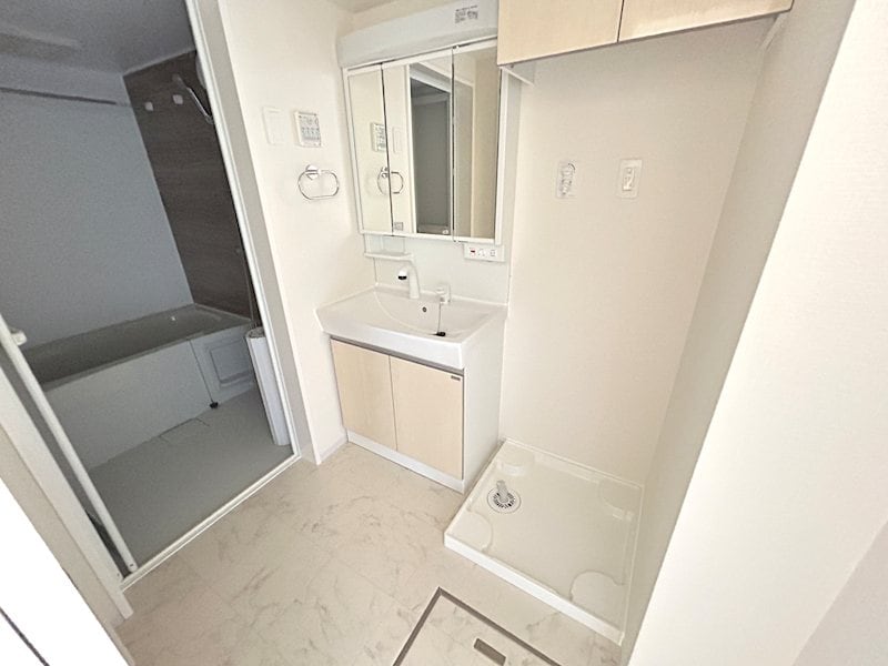  トレアティック島内