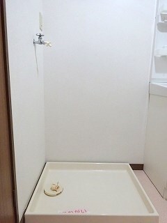洗濯機置き場　写真は105号室（参考） グランピア西条