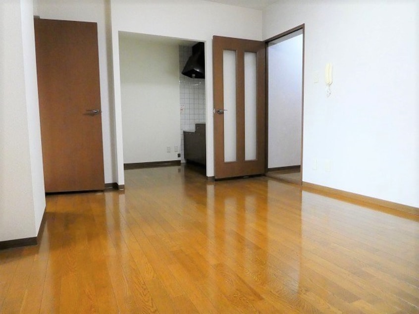 写真は207号室です。（参考） カメリアガーデン