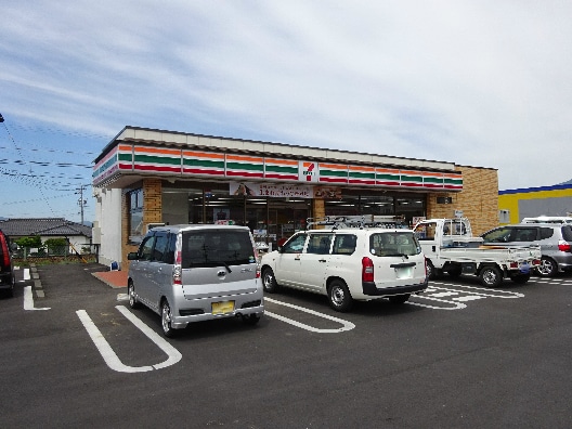 ｾﾌﾞﾝｲﾚﾌﾞﾝ 須坂塩川町店(コンビニ)まで966m サンビレッジ梨ノ木Ｃ棟