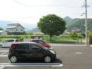 建物南側が駐車場 パークハイムB
