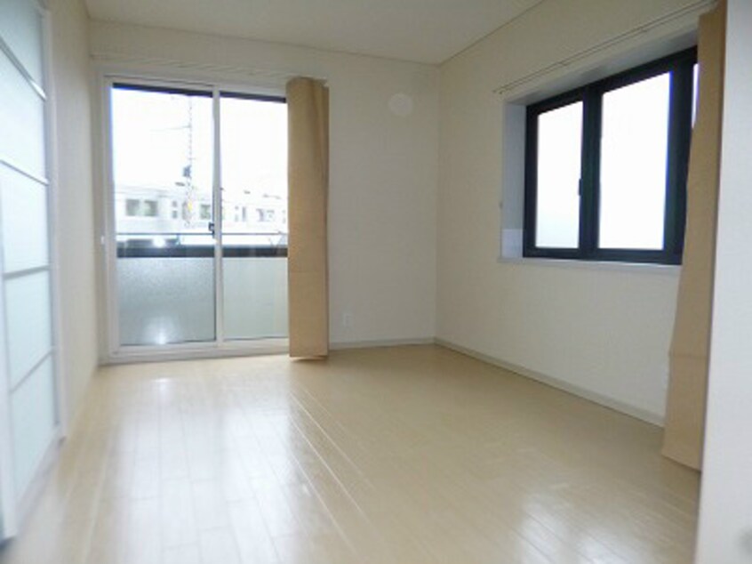 写真は101号室です（参考） エミネントおぶせＢ棟