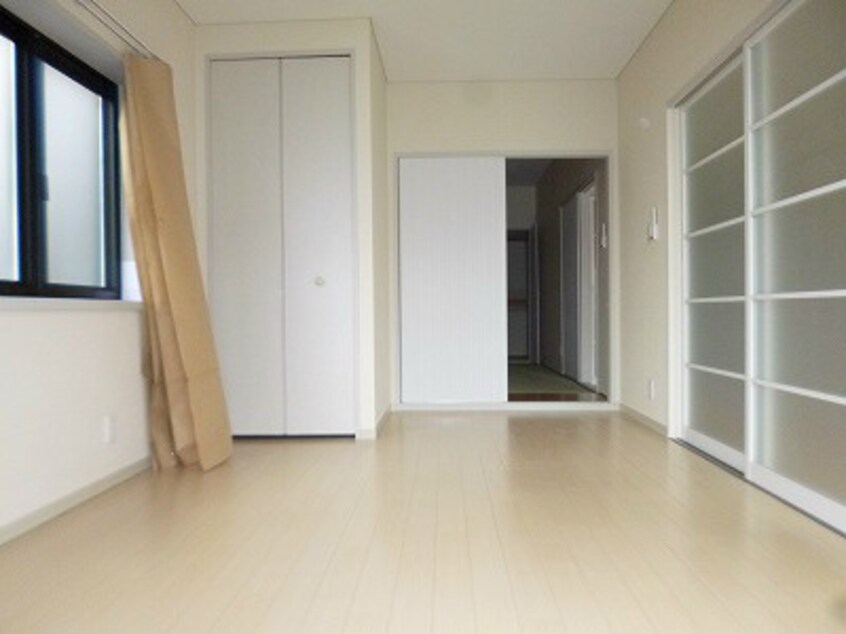 写真は101号室です（参考） エミネントおぶせＢ棟