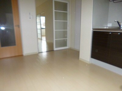 写真は101号室です（参考） エミネントおぶせＢ棟