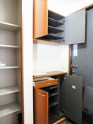 写真は201号室です（参考） グランシャリテＥ棟