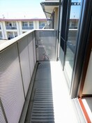 写真は201号室です（参考） グランシャリテＥ棟