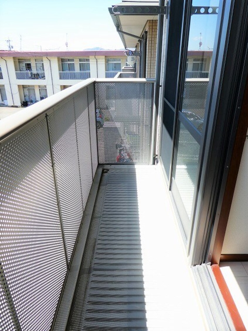 写真は201号室です（参考） グランシャリテＥ棟