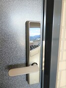 写真は201号室です（参考） グランシャリテＥ棟