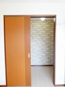 写真は201号室です（参考） グランシャリテＥ棟