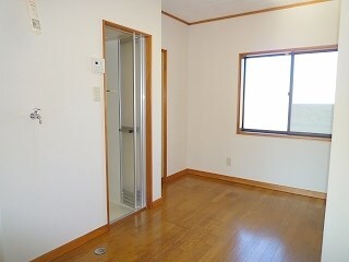 写真は201号室です（参考） コーポラスサカイ