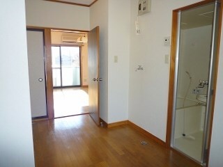 写真は201号室です（参考） コーポラスサカイ