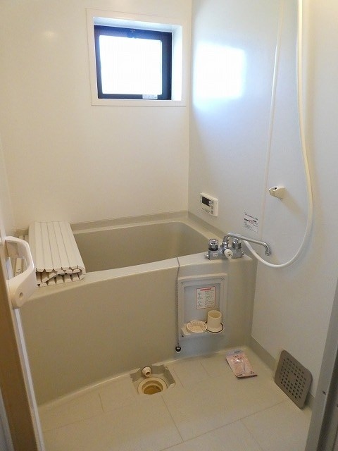 写真は105号室です（参考） コーモド・パティオＡ棟