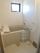 写真は105号室です（参考） コーモド・パティオＡ棟