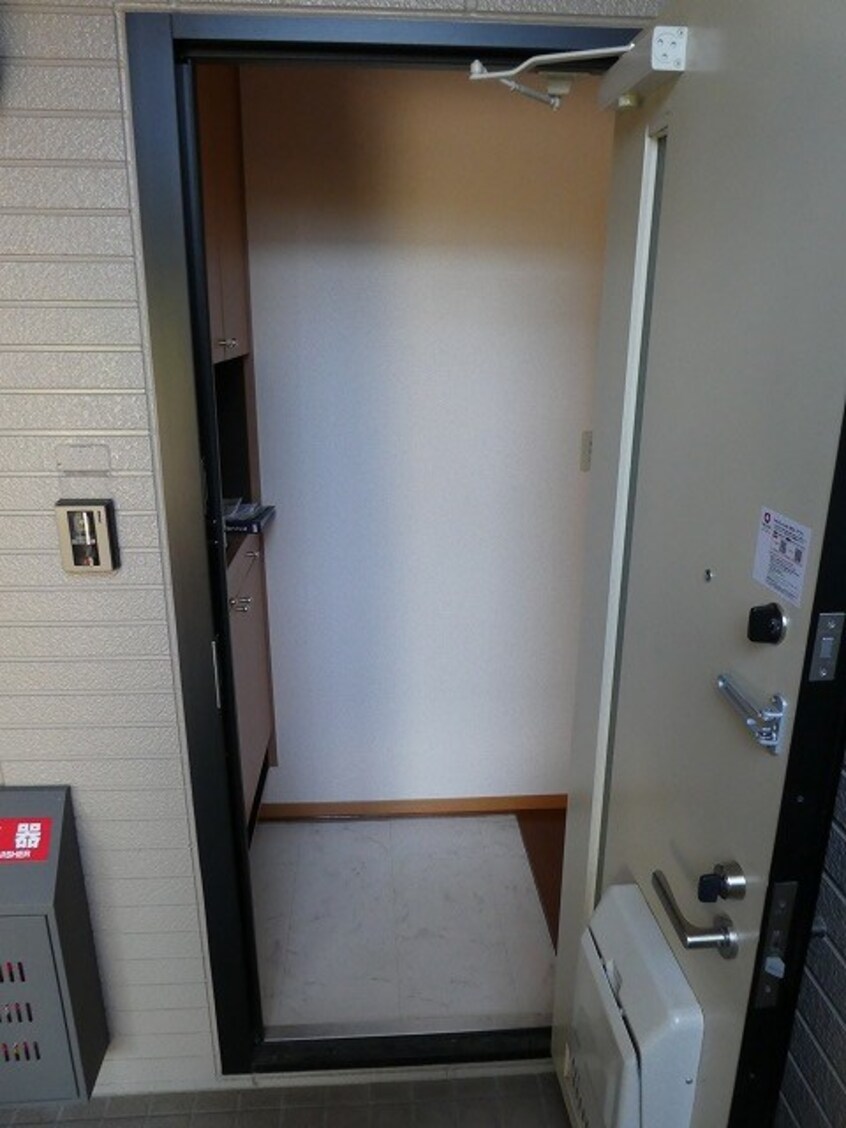 写真は105号室です（参考） コーモド・パティオＡ棟