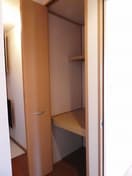 写真は105号室です（参考） コーモド・パティオＡ棟