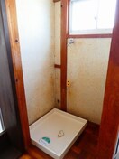 洗濯機置き場　写真は11号室（参考） 三楽荘