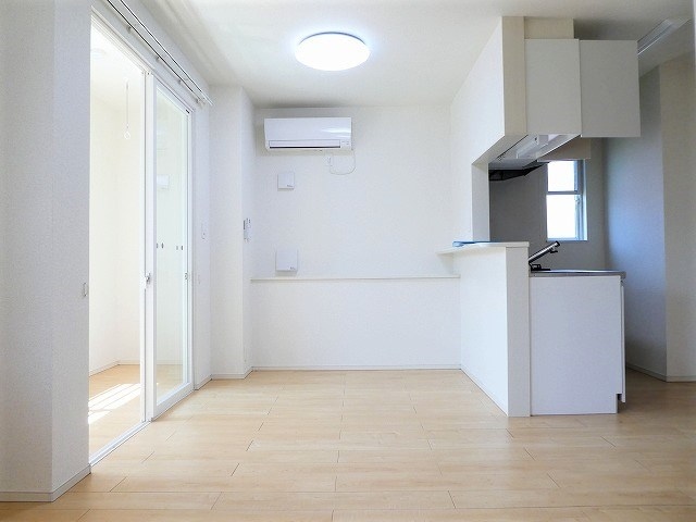 写真は201号室です（参考） ラヴィアンN