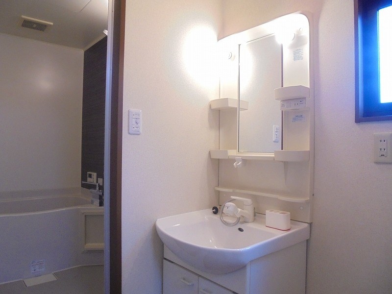  ＢＯＮＮＥ・ＨＯＰＥ・ＭＯＯＮ Ｂ棟