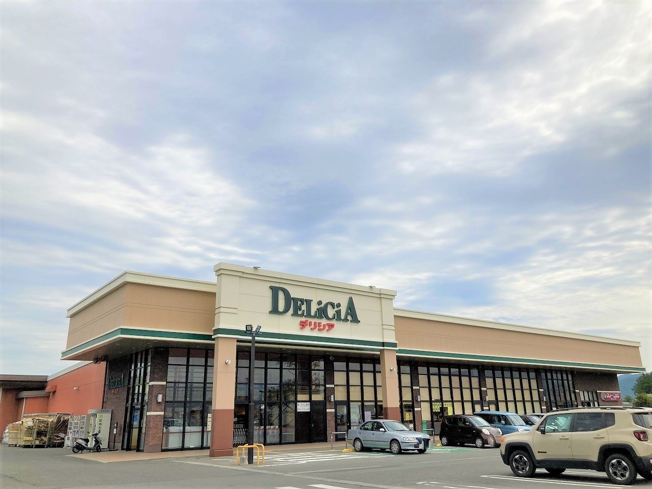 ﾃﾞﾘｼｱ 穂高店(スーパー)まで572m サンコリーナ穂高 Ａ棟