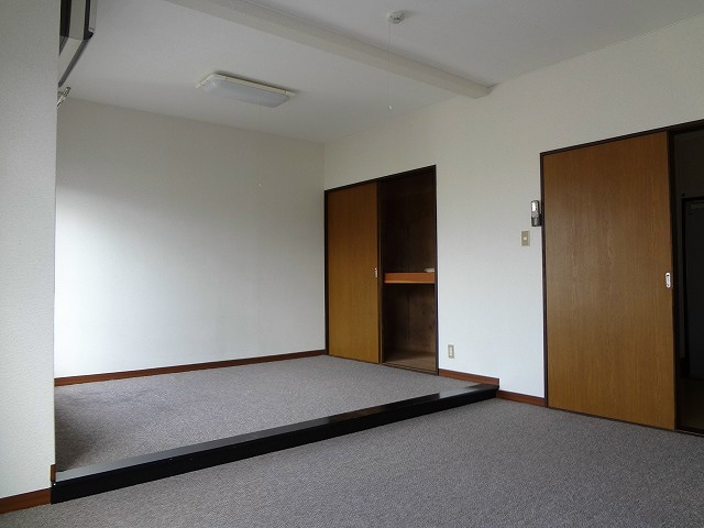  ジュネ・アピア