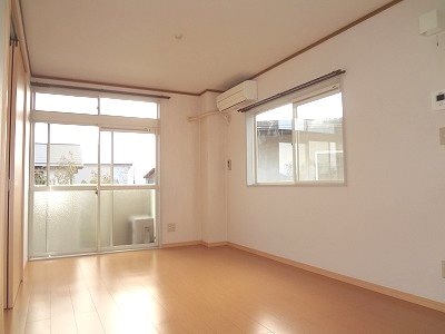  ファミーユ新村A